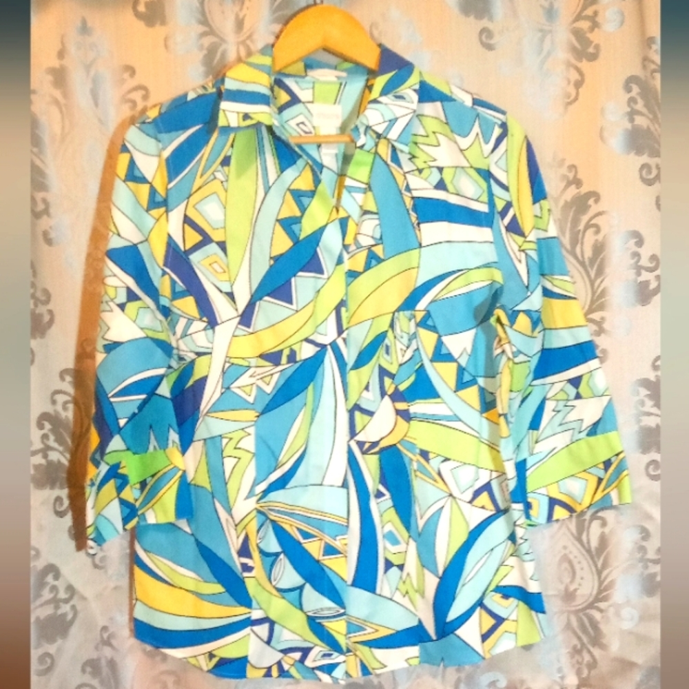 Chico's V neck button up "No Iron" 3/4 length sleeve blouse. Size 1
